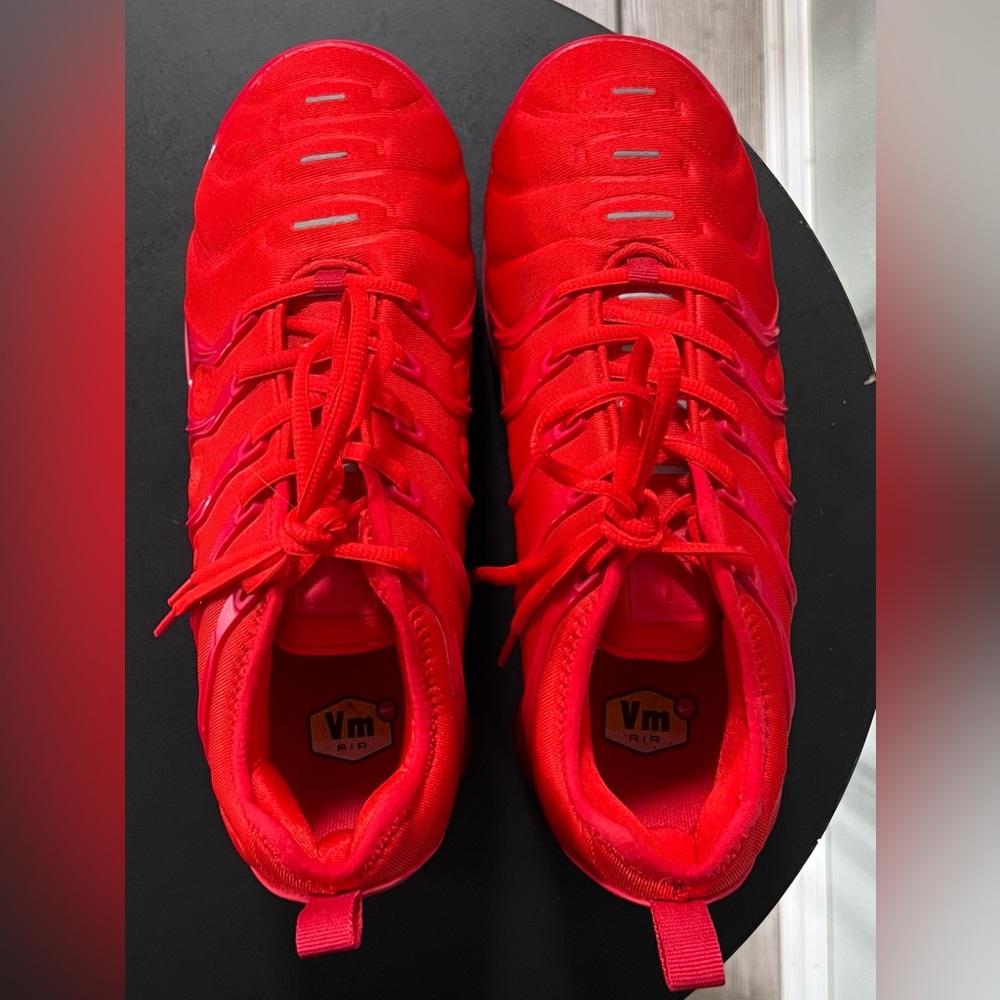 ✨Like New Nike Men's Red Air VaporMax Plus Shoes Athletic Triple Red Sneakers - Picture 10 of 16
